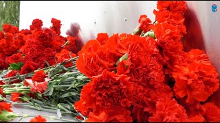 Дмитрий Азаров принял участие в возложении цветов к самарской стеле &quot;Город трудовой доблести&quot;