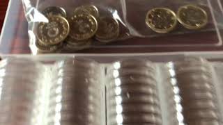 東京オリンピックの記念硬貨をコインケースに入れます