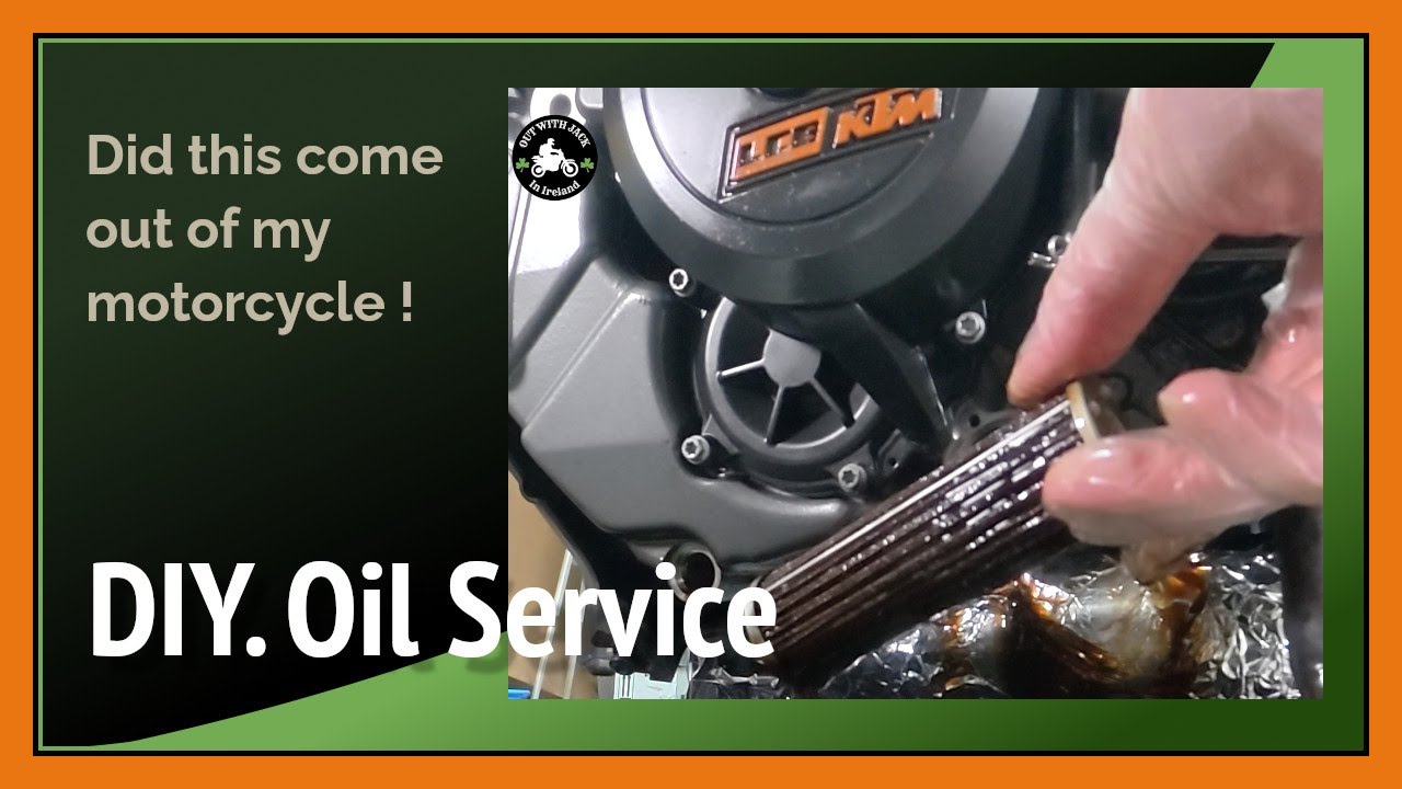 Это что, вылезло из моего мотоцикла? 😮. Самостоятельная замена масла и фильтра! 🇮🇪