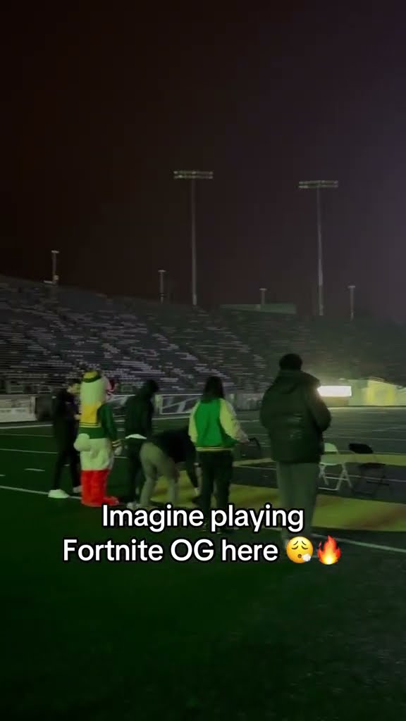 The #1 team in the nation casually playing Fort OG on the Jumbotron ?? @fortnite #epicpartner