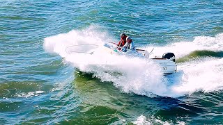 ⛔ ATTENTION ÉNORMES DÉFERLANTES LES BATEAUX ET JETS SONT PRIS DANS UN FORT COURANT À CAPBRETON.