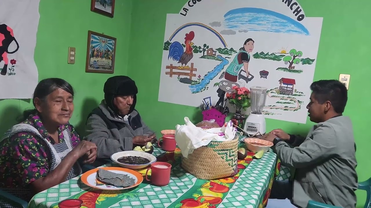 ✅️😃Llega la hora de los alimentos y lo acompañamos con un rico atole 