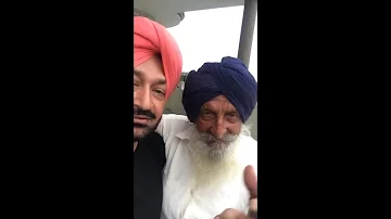 malkit singh with his father singing sade wala time together