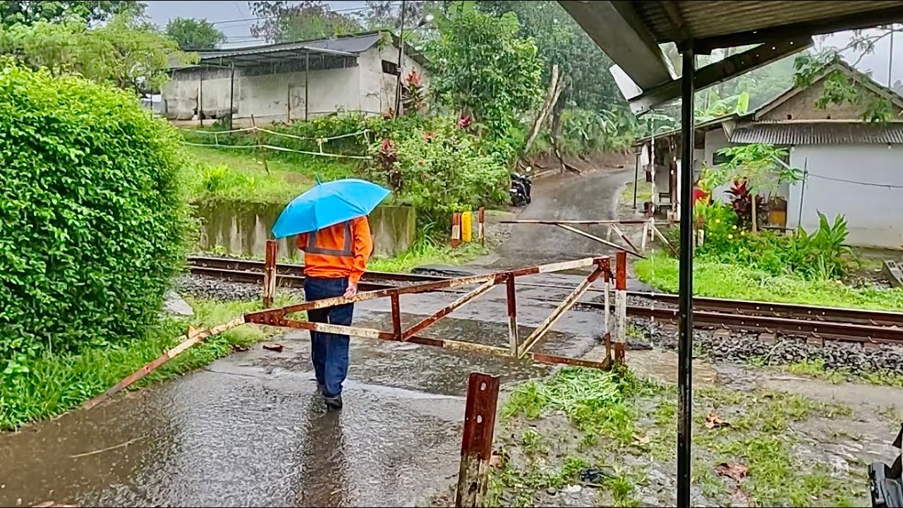 TERUNIK! Perlintasan Kereta Api Balananjeur Tasikmalaya, Jawa Barat