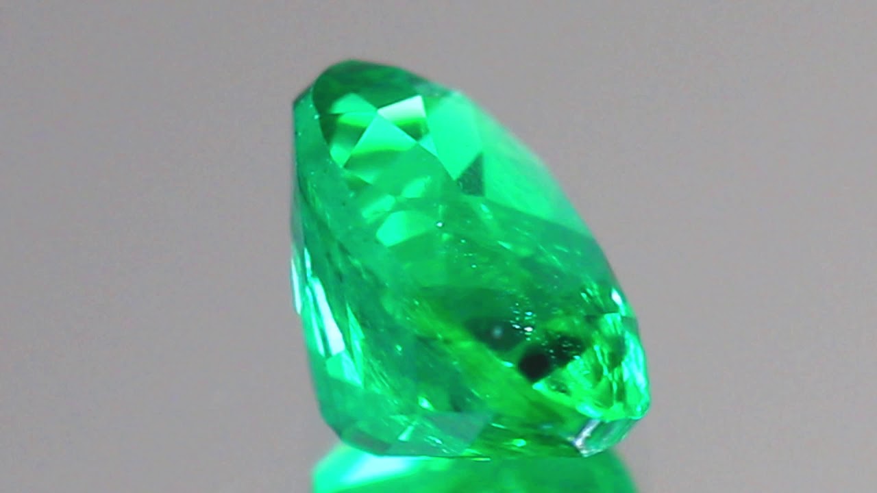 天然エメラルド 0.23ct 【ビビッドネオングリーン】 ロシア GIA鑑別