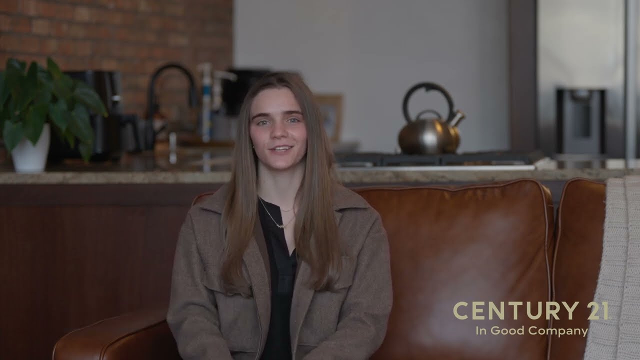 Elizabeth Schuessler - REALTOR® with CENTURY 21 In Good Company