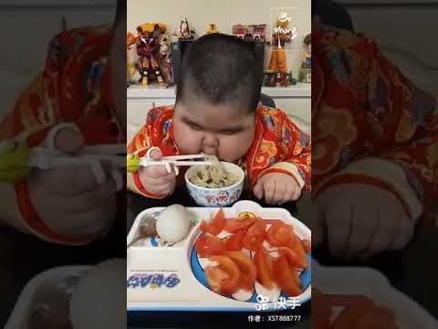 BIG FAT BABY FUNNY EATING...