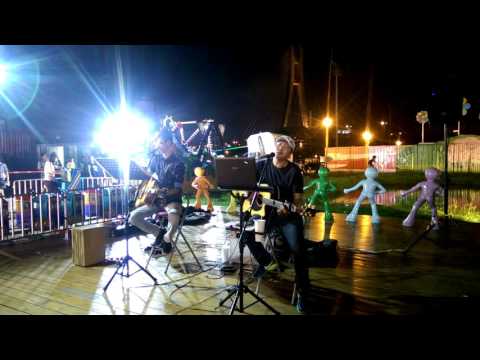 20160904 艾克樂團 - 查查 & 吳仲恩 - 衝動 ( 原唱 : 動力火車 ) - 三重星光夜市 - 街頭藝人展演