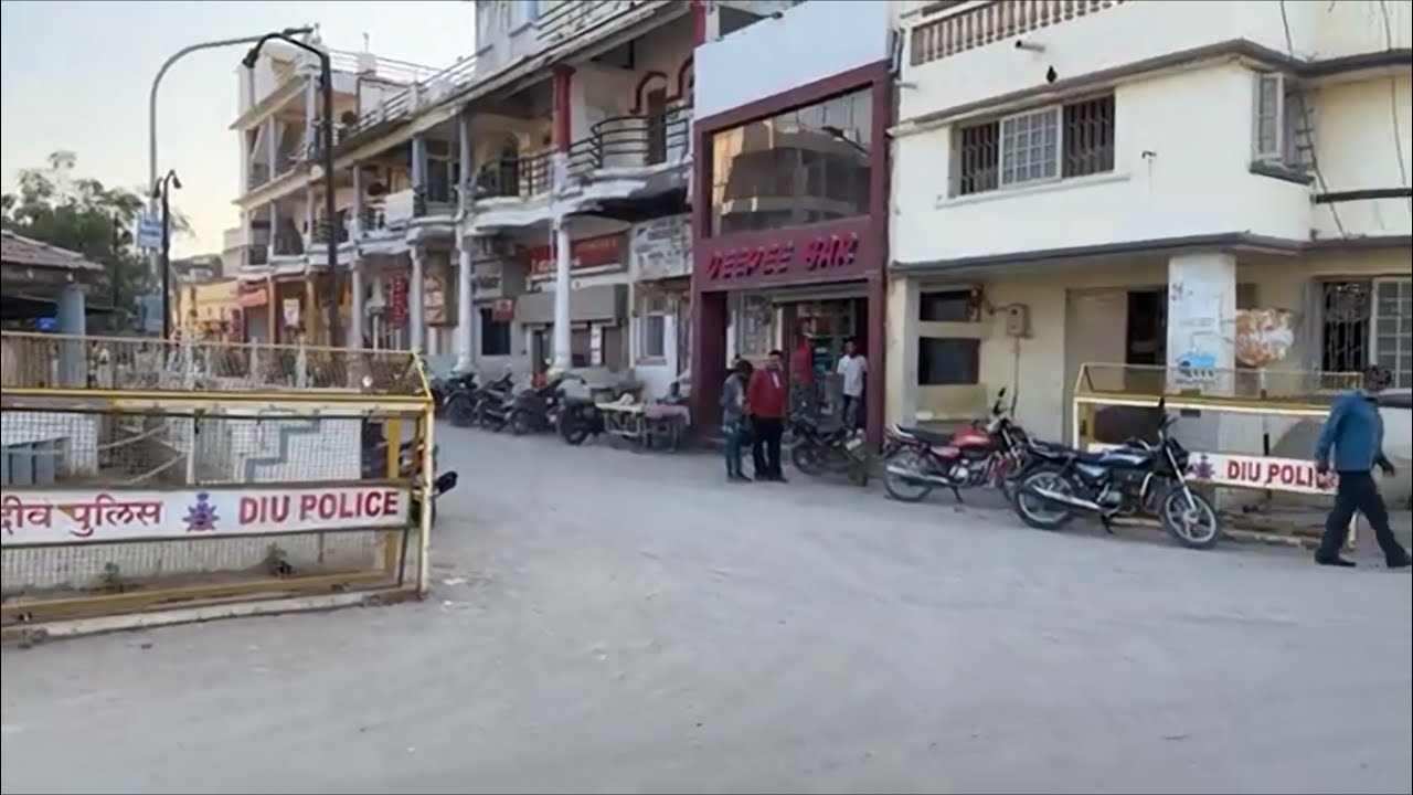 Walking on the main streets of Diu - Diu