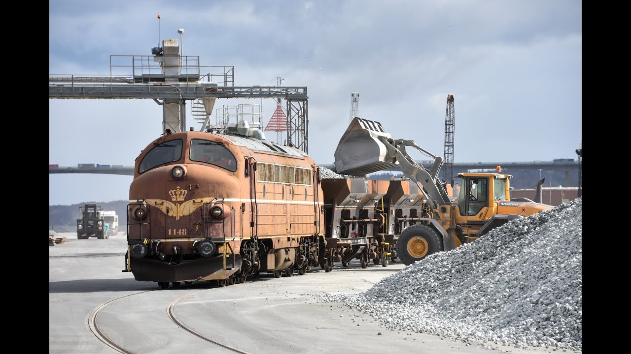 CFL Cargo med MY 1148 med skærvevogne på Vejle havn - Marts 2022