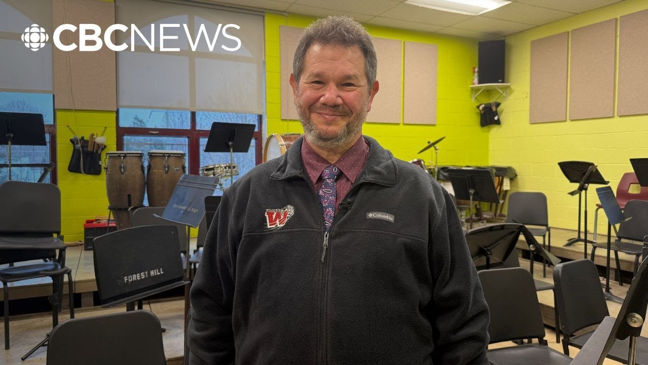 Hudson, Que., music teacher leaves lasting legacy with students as he retires after nearly 30 years