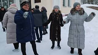 3.12.23г..."НАРИСОВАЛ"...Банд Одесса... звучит на танцполе в Гомельском парке...