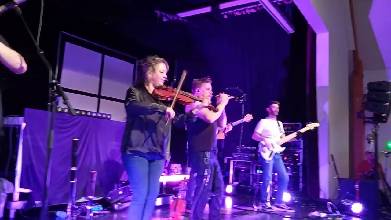 Fest noz à Paimpont.    29/11/2025 Ampouailh.          Gavotte des montagnes