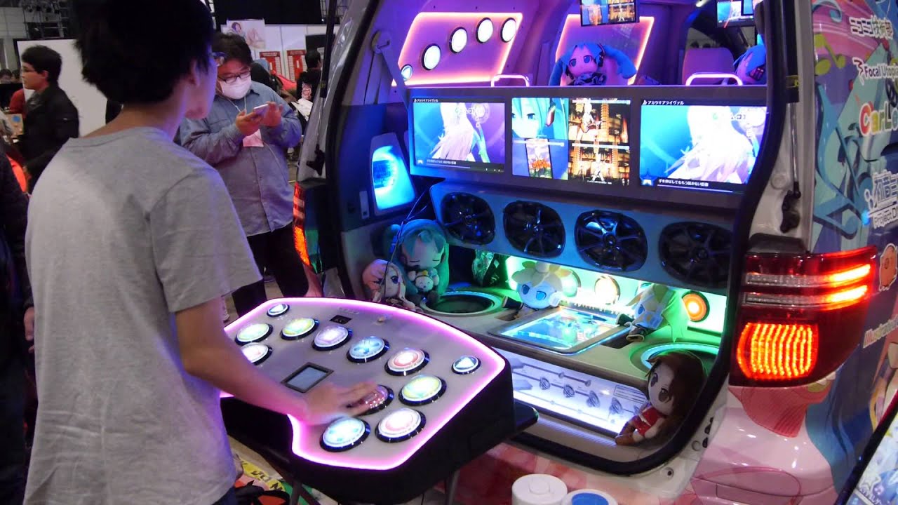 初音ミクの痛車にps3を搭載して音ゲーをプレイ可能にした猛者が登場 Gigazine