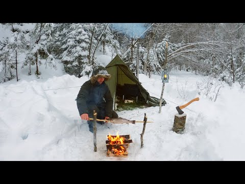 Kar Fırtınasında Sobalı Çadır Kampı - Bushcraft, ilkel olta, buzda balık avı - Yakala, Pişir ve Kamp