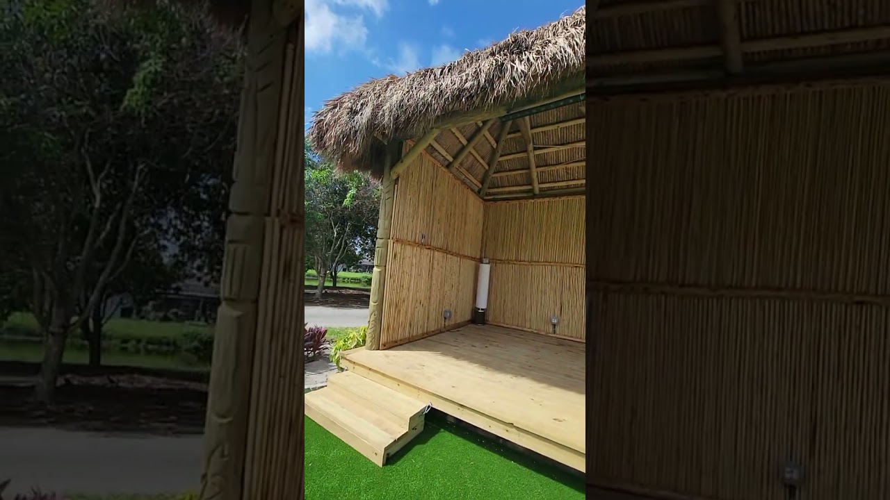 Tiki hut bandstand construction, we build the best tiki huts in Florida