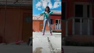 Follow la Raluca tik tok