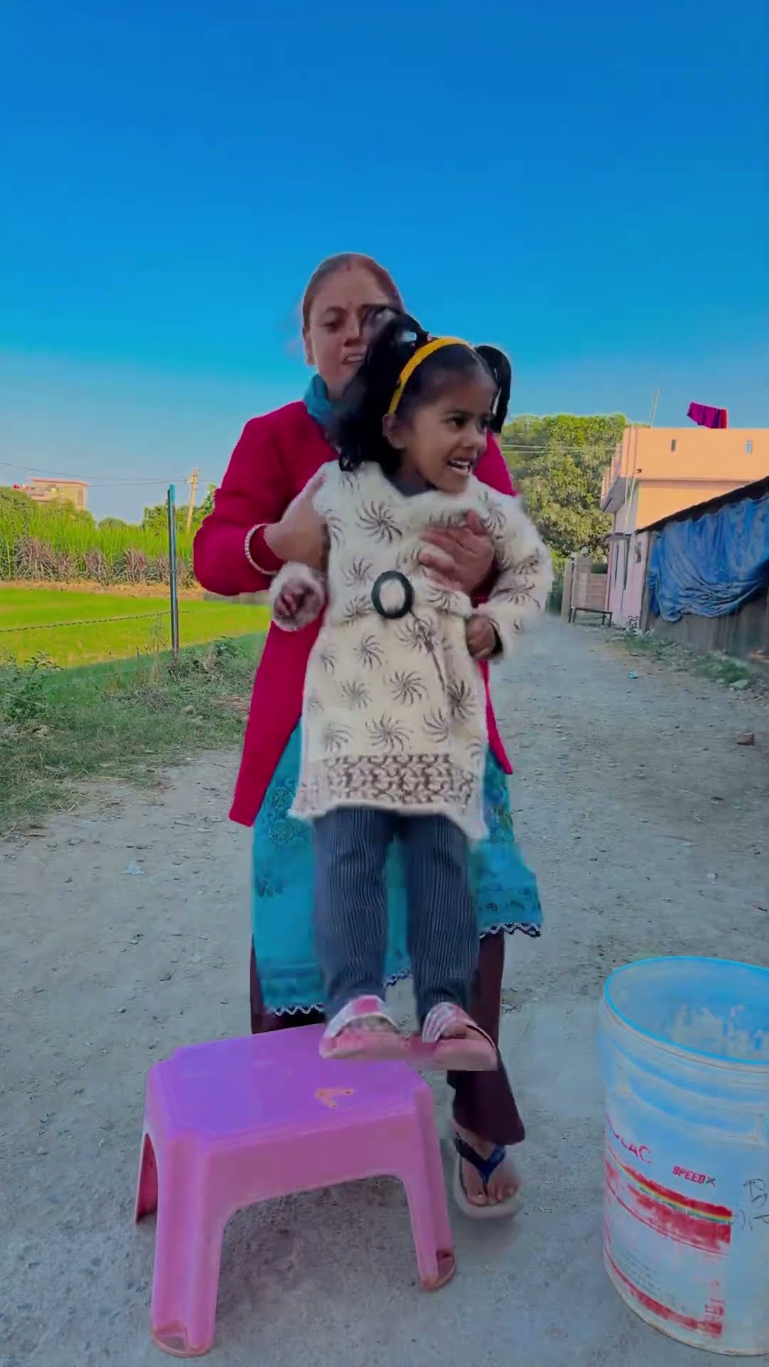 Aise Kon Nahata Hai ?? #shorts #funny #comedy #trending #bath