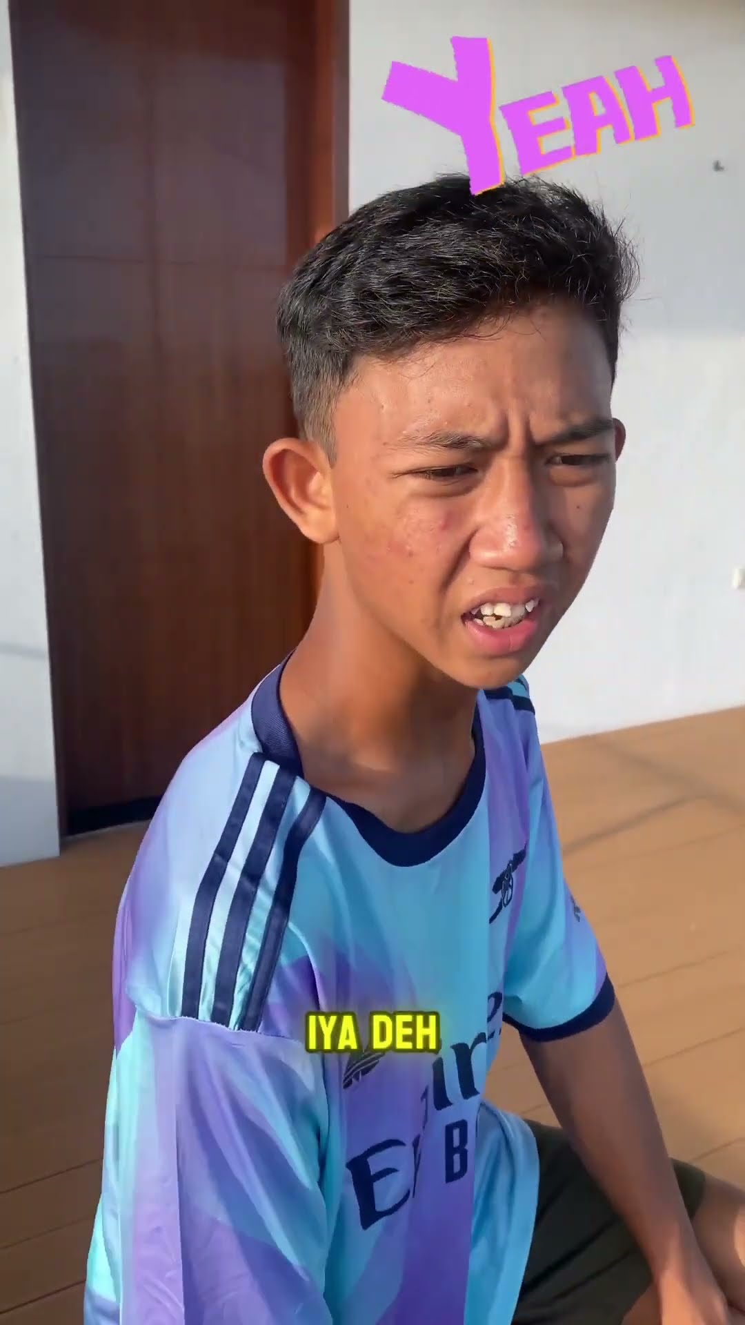 #SHORT | Pake sepatu bola??
