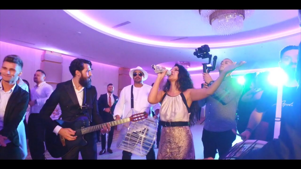 laura vass si damany buzele tale doua petale laura vass si damany buzele tale doua petale