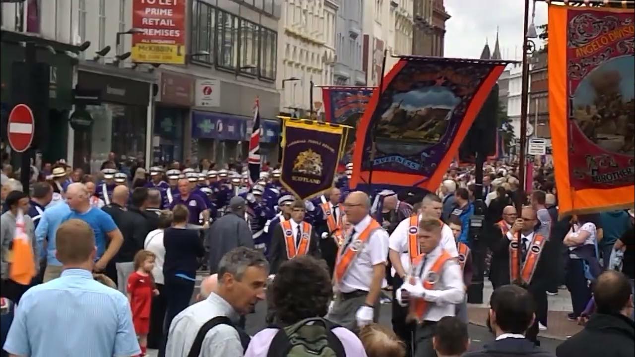 Crowds At Belfast City Hall During July Marching Bands YouTube