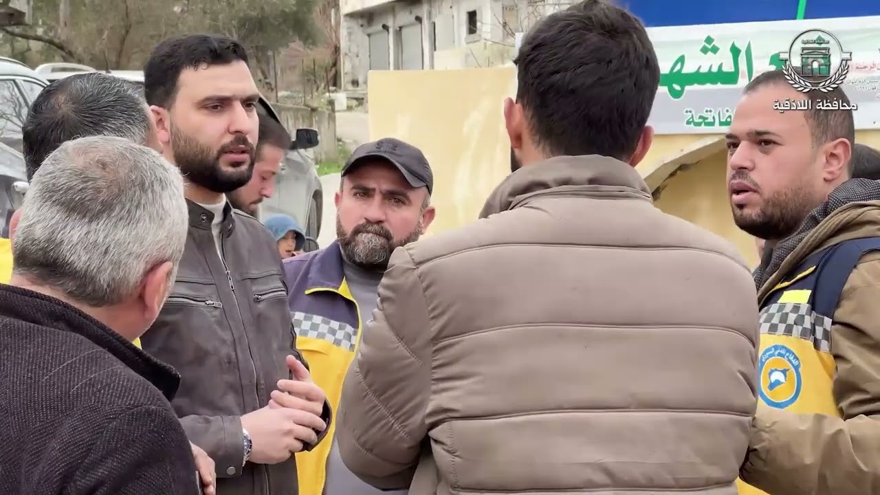 انطلقت أعمال إزالة الأنقاض وفتح الطرقات في قرى جبل الأكراد بريف اللاذقية لعودة الحياة الطبيعية.