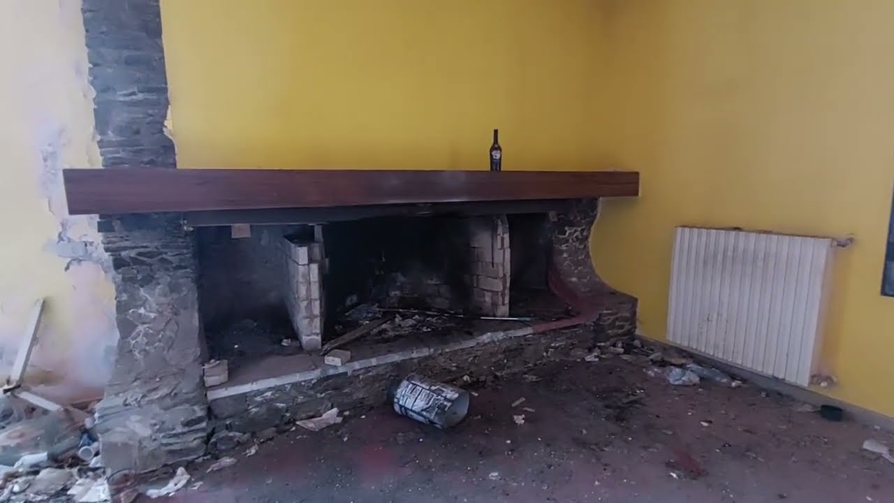 DESULO. Rifugio vandalizzato e abbandonato.