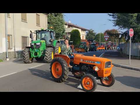 4 k | Sfilata mezzi agricoli ,  vespe e auto storiche by Agriteo