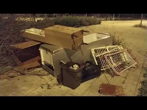 San Severo: mobili e frigoriferi abbandonati in strada. (video)
