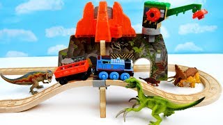 Thomas The Train Toy goes Dino Fossil Hunting - Learn Dinosaur Names for Kids