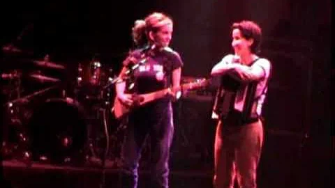 Ani DiFranco & Julie Wolf - Angry Anymore (Live 19...