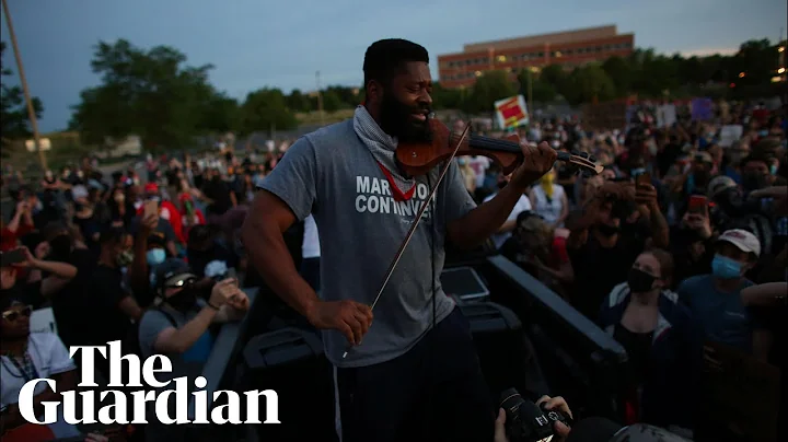 Riot police confront peaceful violin vigil for Eli...