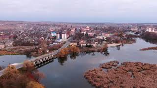 картинка: Ізяслав з висоти пташиного польоту 14 .11. 2021 (вул. Незалежності)