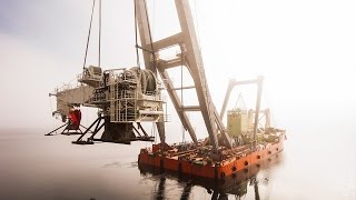 KNUCKLE BOOM CRANE
