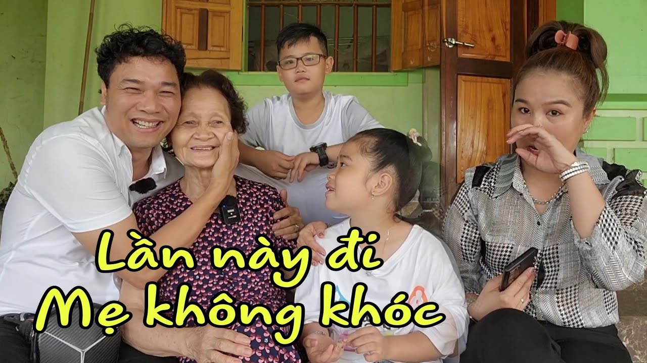 Gần Mẹ được ngày nào là vui ngày đó. Rồi cũng tới ngày con cháu chia tay. Mong sớm gặp lại.