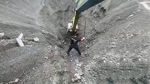 Barge unloading 4900 tons of crushed phosphate rock - Part 4 long video - Excavator working on barge