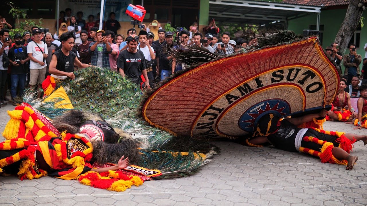 NGAMUK PARAH !! REOG PONOROGO TERBESAR BARONGAN HITAM NGAMUK GEGERKAN BULU KIDOL