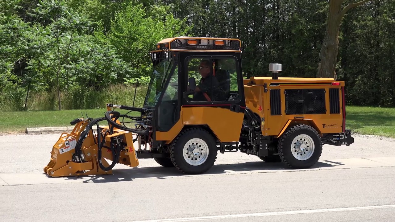 Trackless Articulating Sidewalk Tractor Performance - YouTube