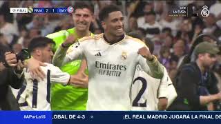 Celebración de Vinicius con la afición del Bernabéu tras el pase a la final de Champions