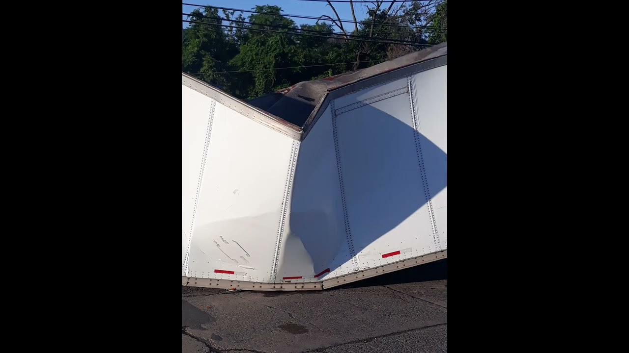 Point Loading Trailer Fail Trailer failure. - YouTube