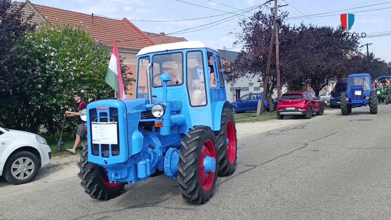 Hosszú sorban pöfögtek a traktorok Levélen