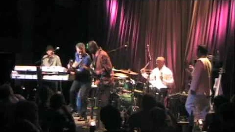 Donald Patterson on Bass with Peter White live at ...