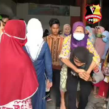 Potret mulia polisi menggendong nenek lanjut usia (lansia) saat mengambil bantuan langsung tunai (BL
