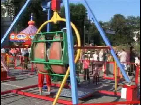 Астронавт аттракцион киров. Парк пушкина аттракцион галактика. Аттракцион астронавт. Аттракцион астронавт. Шрек на качелях.