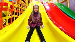 🎢 Ярослава в центре развлечений! Весёлая прогулка и крутые аттракционы 🤩🎈#kidsplay #playground