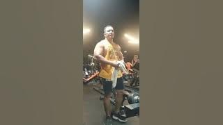 om roy semangat terus latihan di gym supaya body tetap bugar dan fit