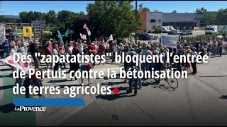 Des "zapatatistes" bloquent l’entrée de Pertuis contre la bétonisation de terres agricoles