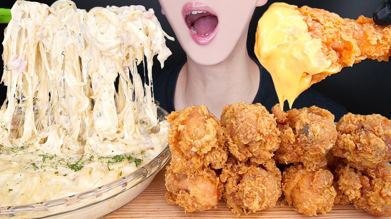 ASMR CHEESY CREAMY CARBONARA PASTA FRIED CHICKEN MUKBANG 파스타 치킨 먹방 スパゲッティ チキン Keju 咀嚼音 EATING SOUNDS