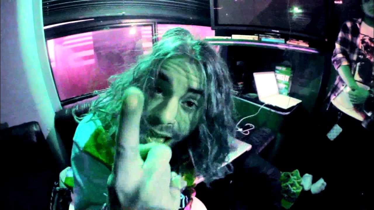 Mod Sun - Pass It My Way (feat. Pat Brown) (OFFICIAL VIDEO) Mod Sun - Pass It My Way (feat. Pat Brown) (OFFICIAL VIDEO)