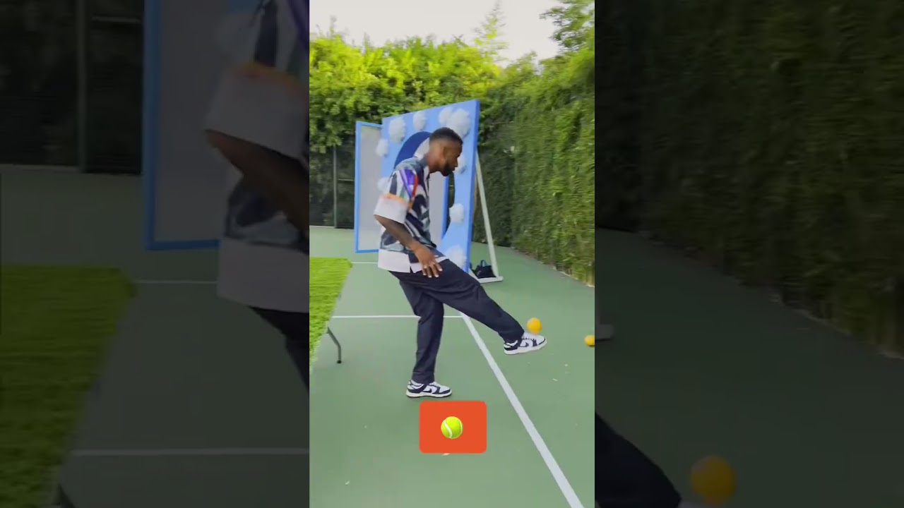Soccer star Kellyn Acosta’s bag challenge! 